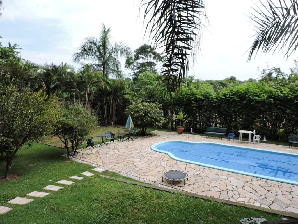 Casa com 5 dormitórios / sendo 3 suítes na Granja Viana por 1.690.000,00, foto 13 de 28