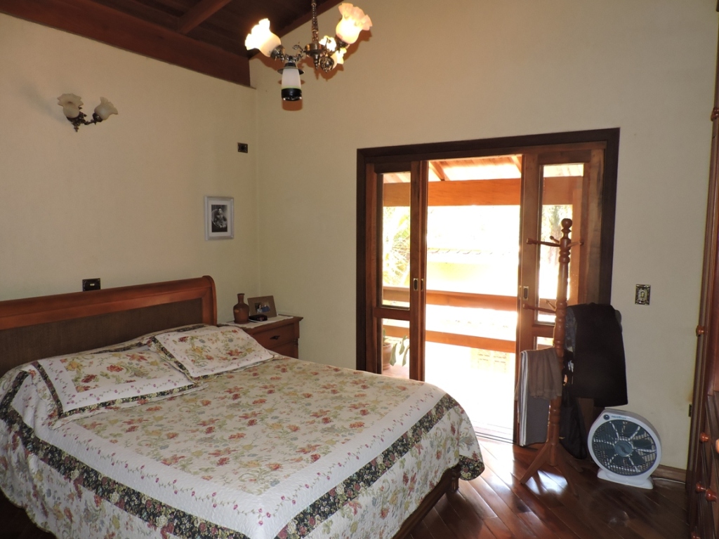 Casa com 5 dormitórios / sendo 3 suítes na Granja Viana por 1.690.000,00, foto 17 de 28