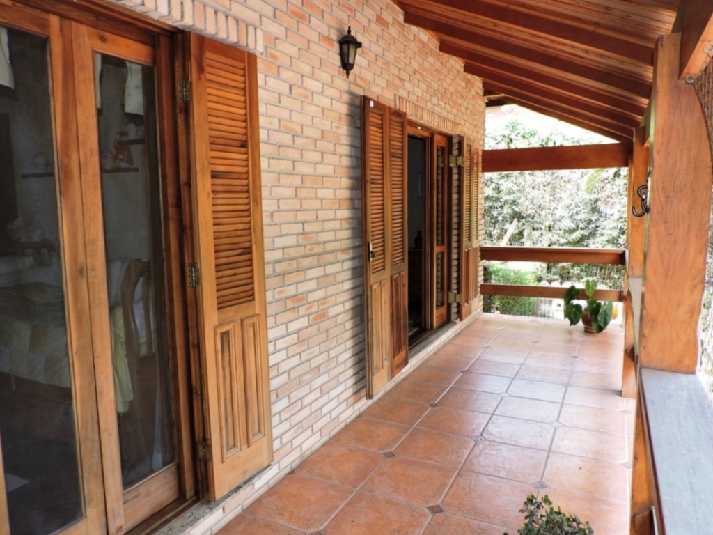 Casa com 5 dormitórios / sendo 3 suítes na Granja Viana por 1.690.000,00, foto 21 de 28