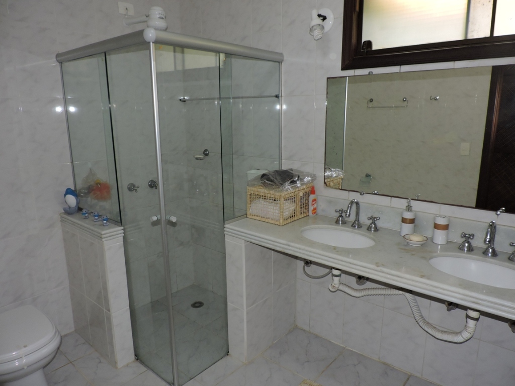 Casa com 5 dormitórios / sendo 3 suítes na Granja Viana por 1.690.000,00, foto 25 de 28