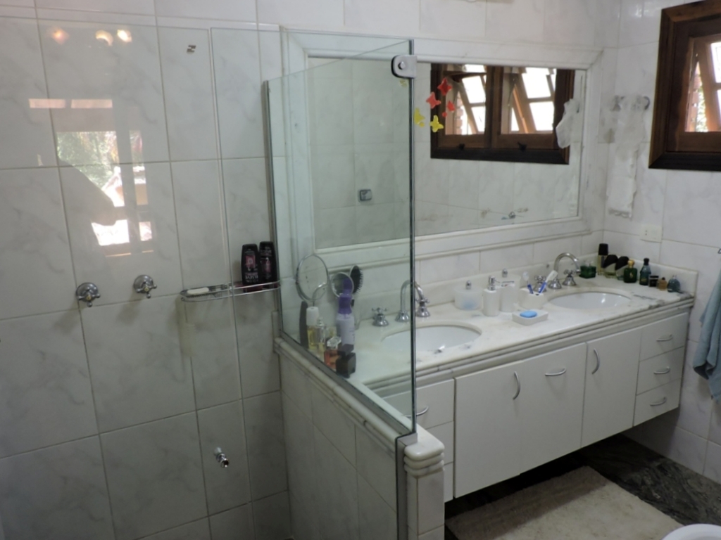 Casa com 5 dormitórios / sendo 3 suítes na Granja Viana por 1.690.000,00, foto 27 de 28
