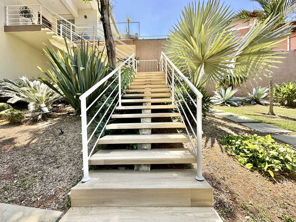 Casa impecável com 4 dormitórios / 3 suítes na Granja Viana, foto 12 de 53