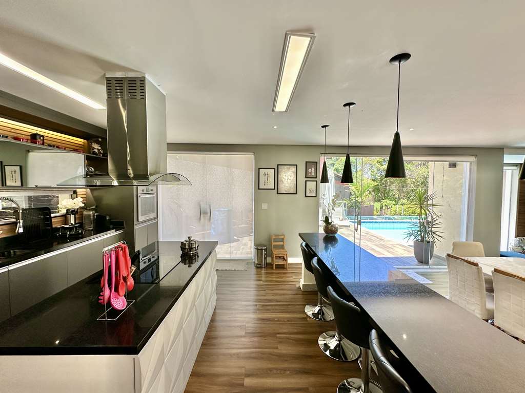 Casa impecável com 4 dormitórios / 3 suítes na Granja Viana, foto 24 de 53