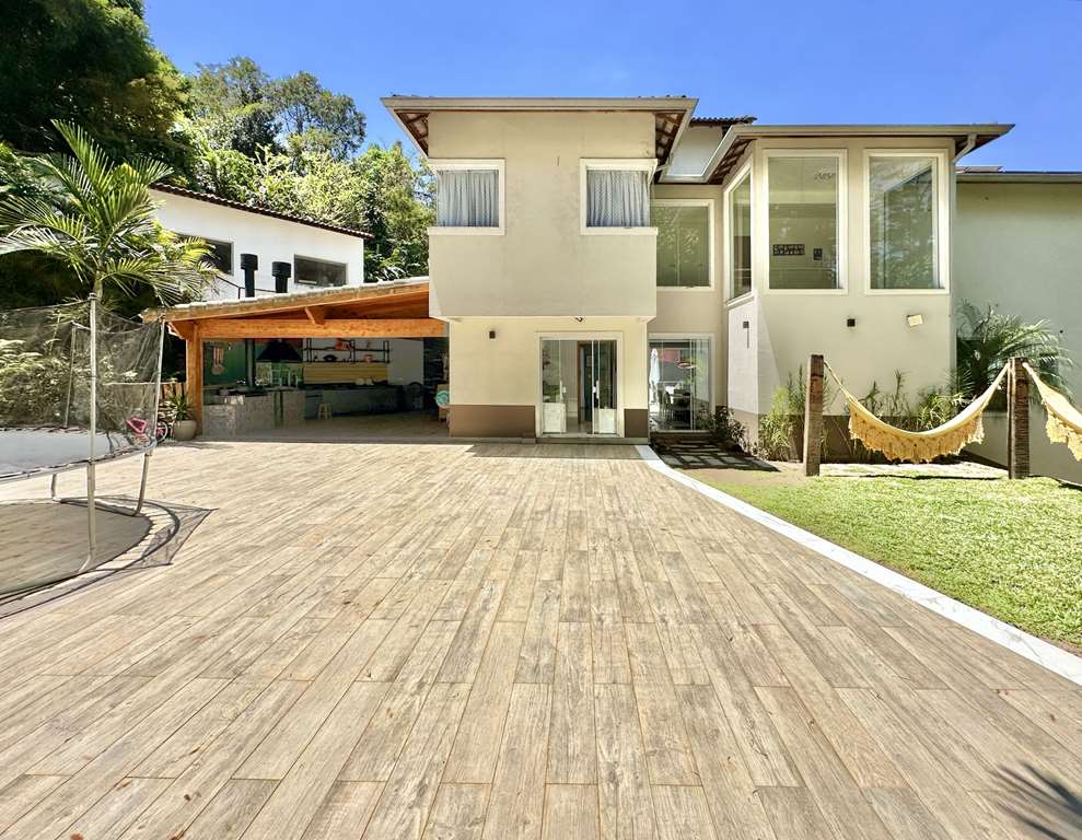 Casa impecável com 4 dormitórios / 3 suítes na Granja Viana, foto 30 de 53