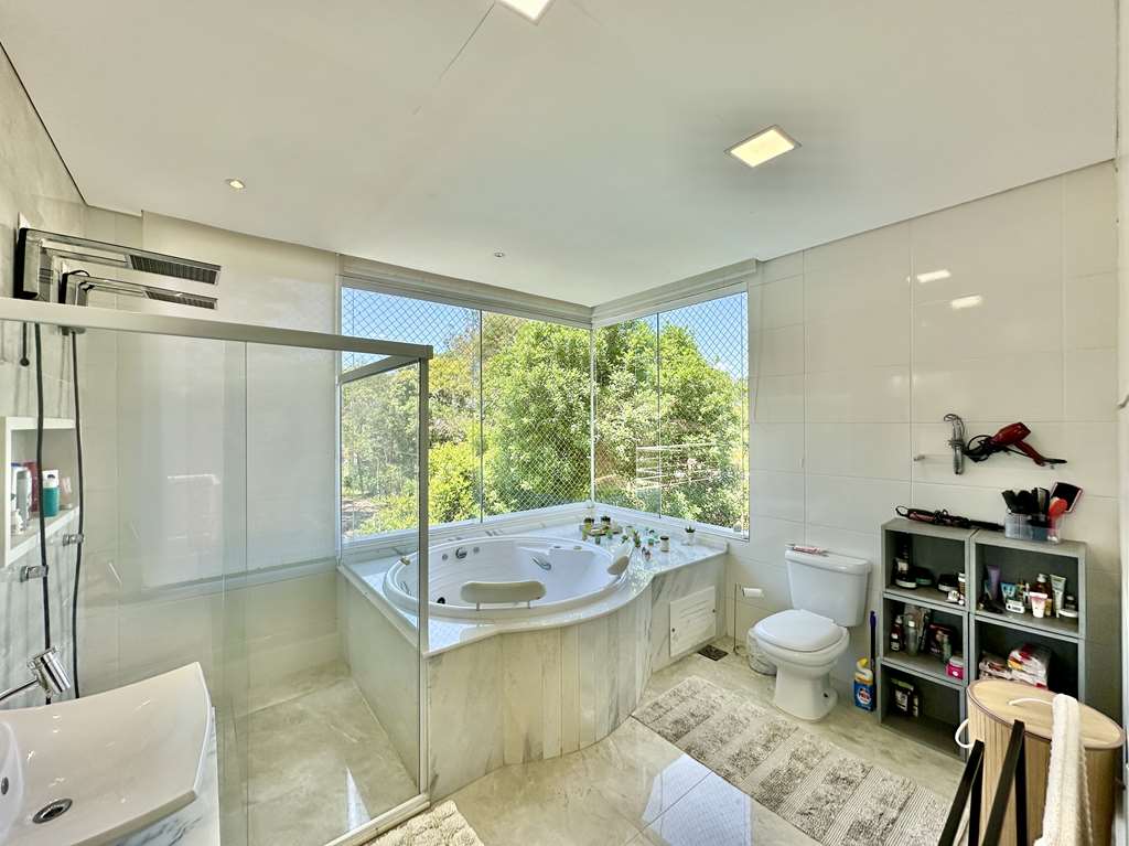 Casa impecável com 4 dormitórios / 3 suítes na Granja Viana, foto 41 de 53