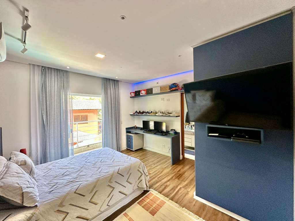 Casa impecável com 4 dormitórios / 3 suítes na Granja Viana, foto 51 de 53