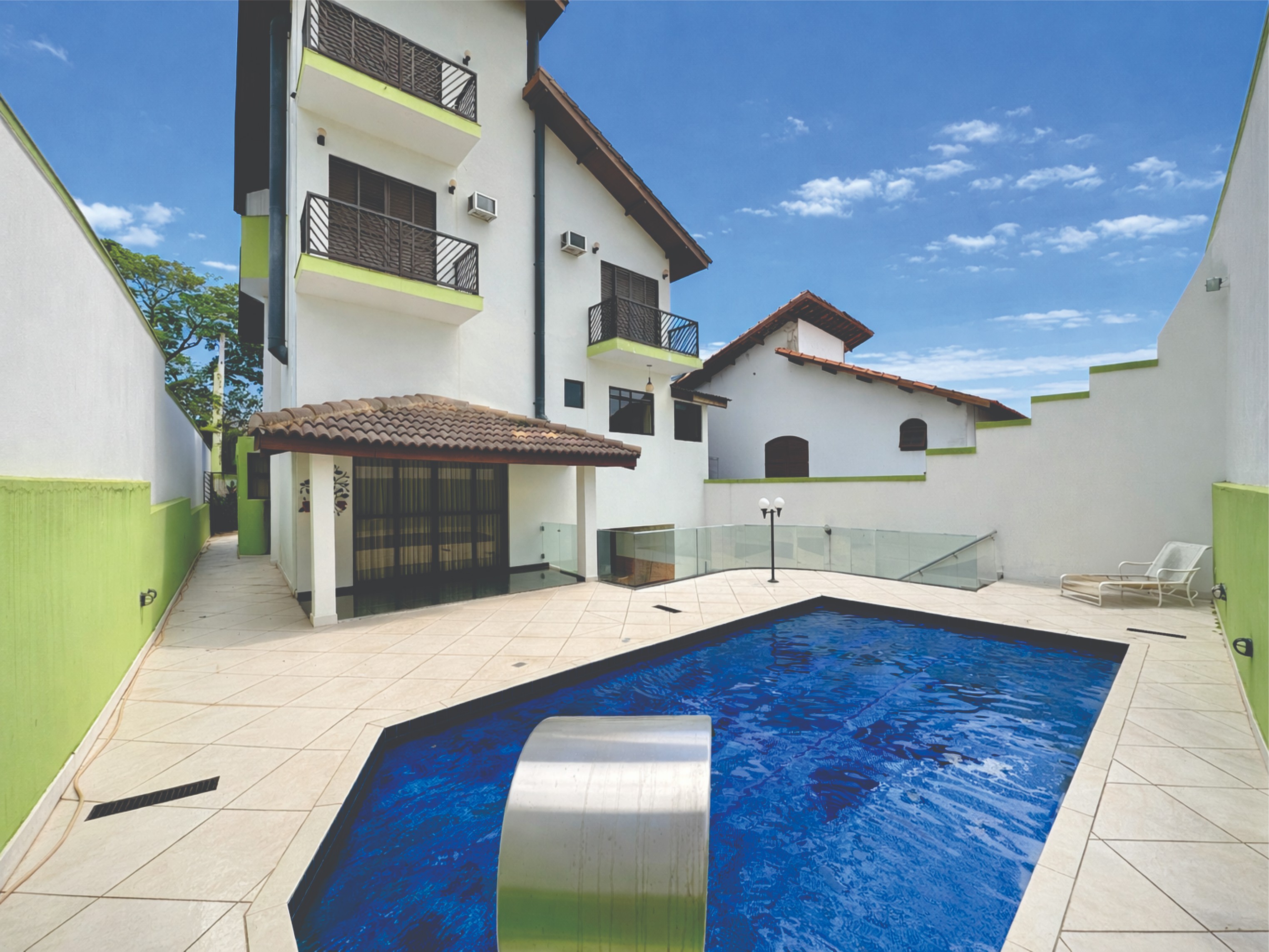 Excelente casa com 4 suítes na Granja Viana, foto 2 de 58