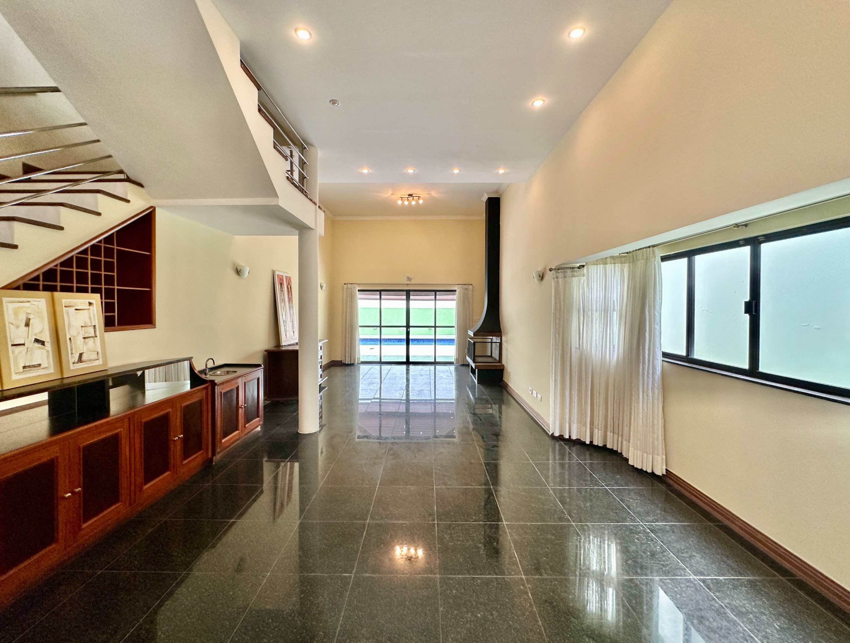 Excelente casa com 4 suítes na Granja Viana, foto 4 de 58