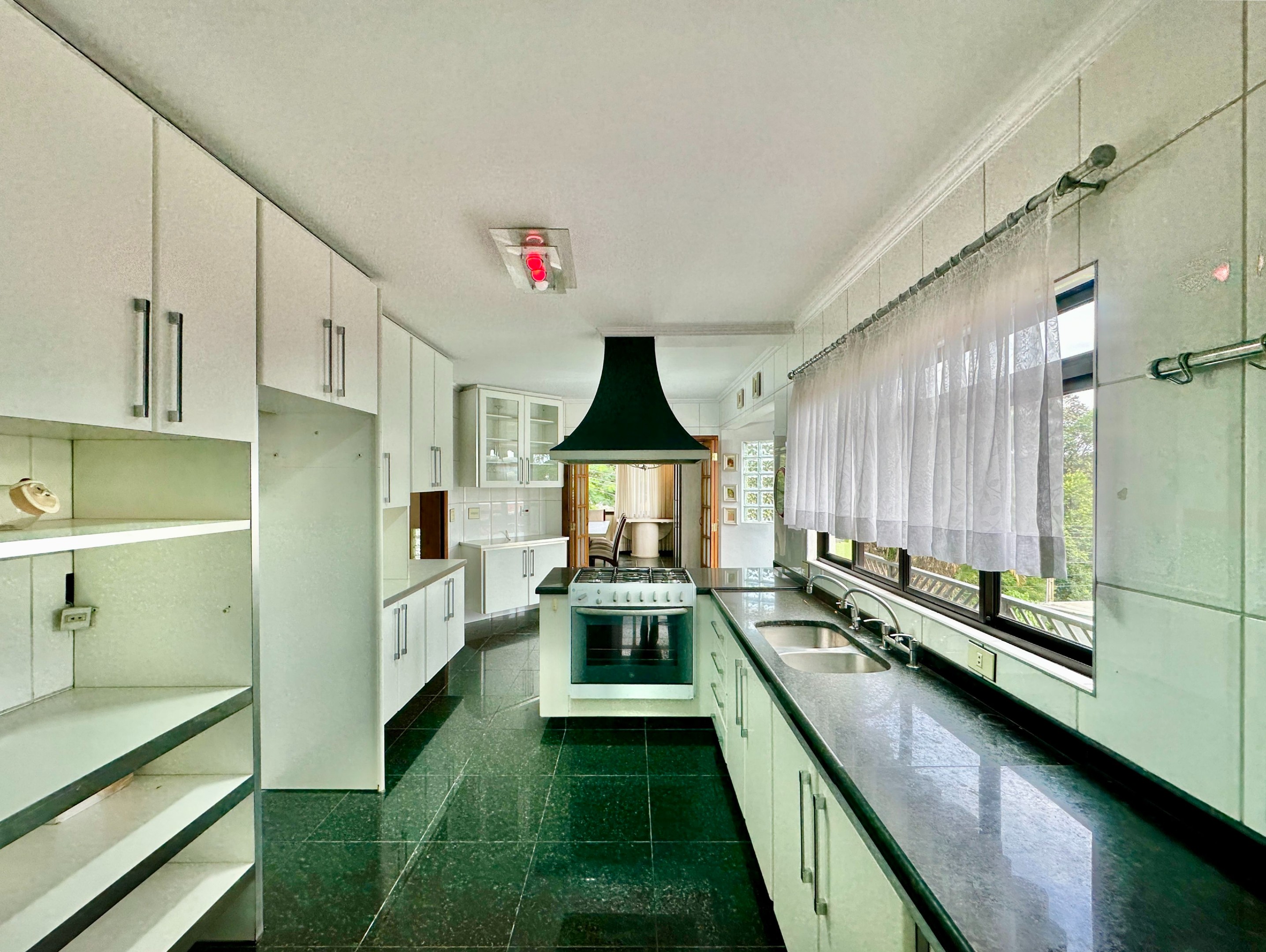 Excelente casa com 4 suítes na Granja Viana, foto 5 de 58