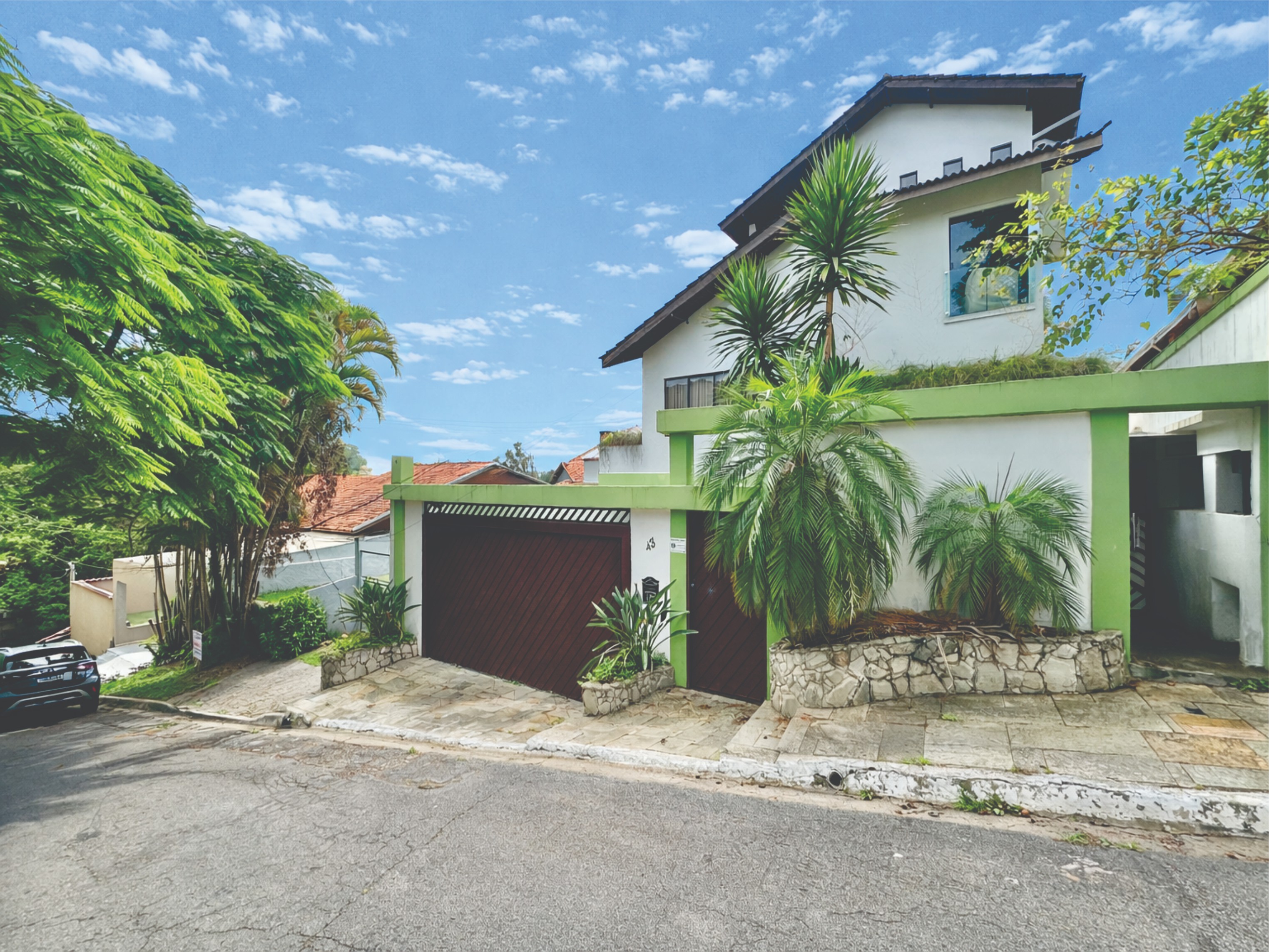 Excelente casa com 4 suítes na Granja Viana, foto 1 de 58