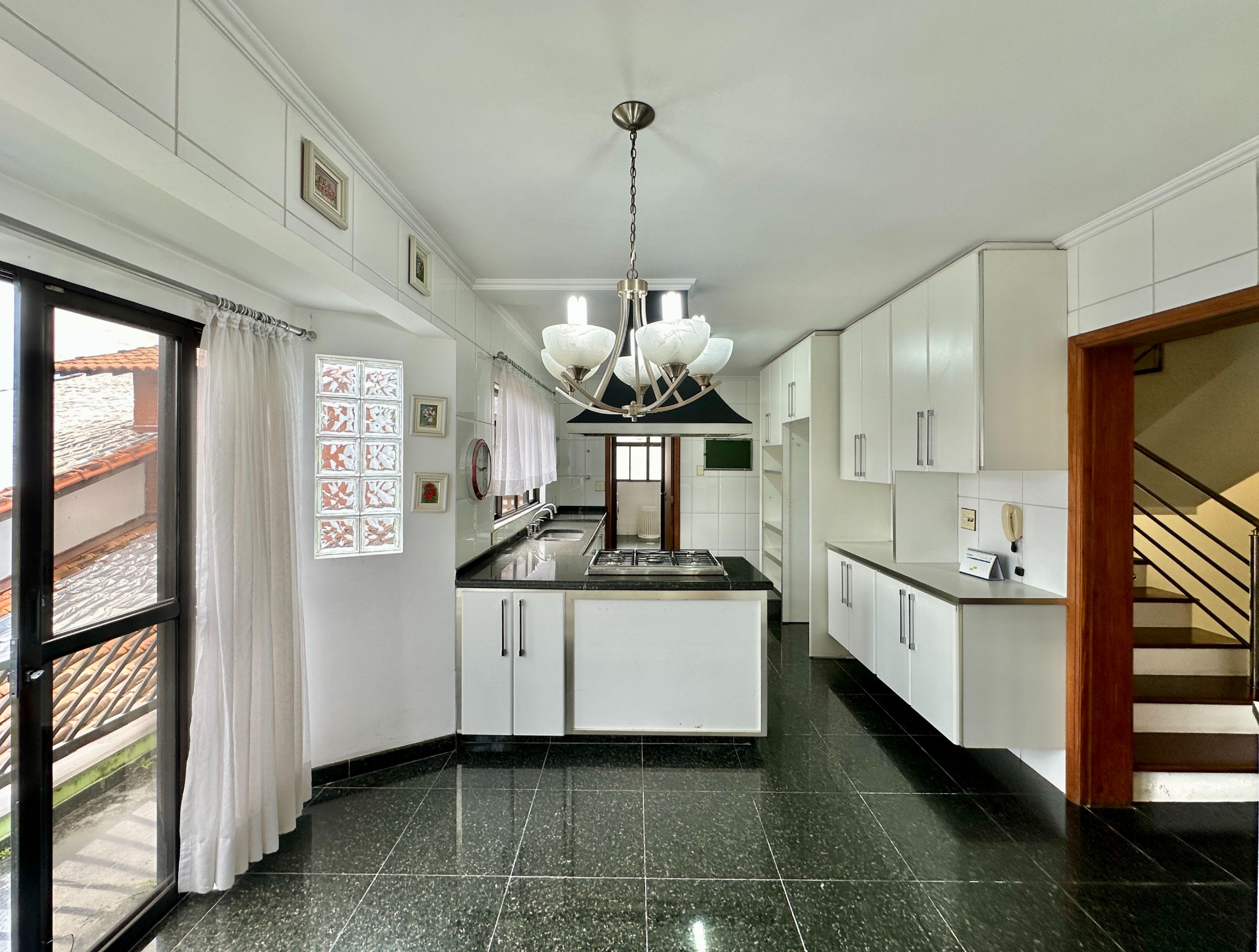 Excelente casa com 4 suítes na Granja Viana, foto 7 de 58