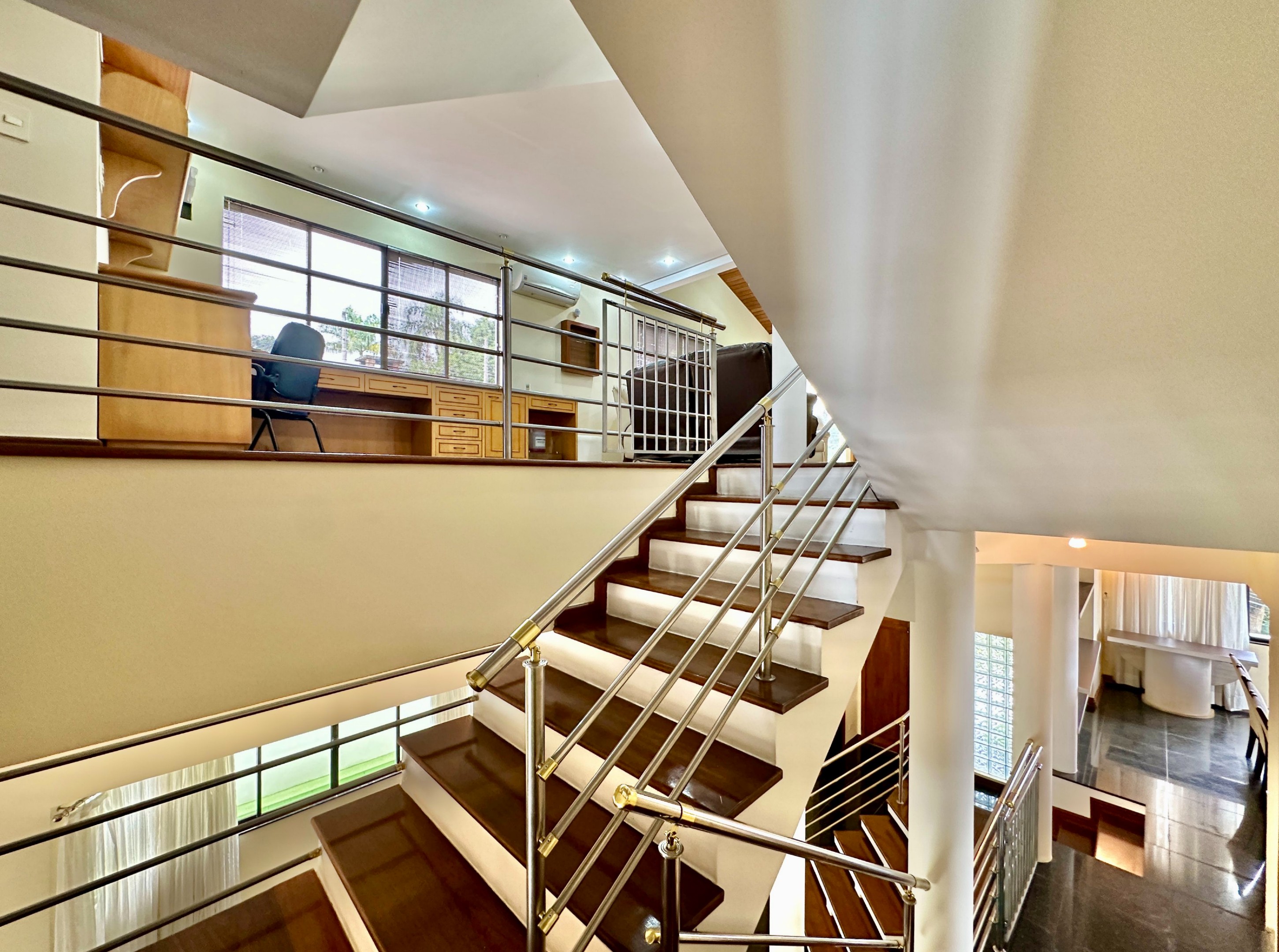 Excelente casa com 4 suítes na Granja Viana, foto 8 de 58