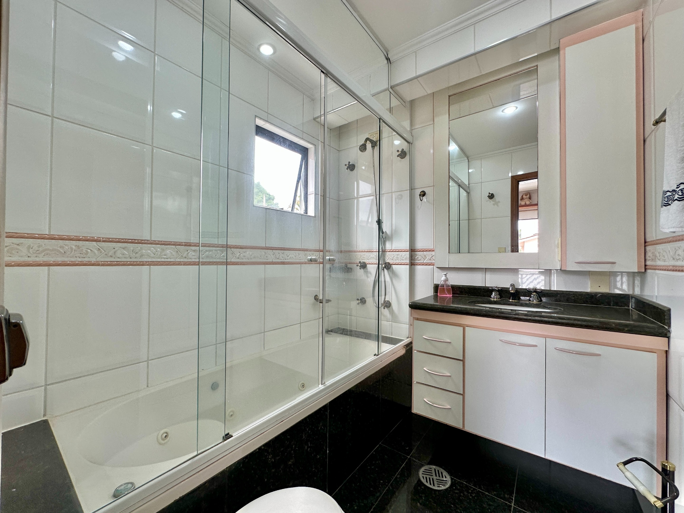 Excelente casa com 4 suítes na Granja Viana, foto 39 de 58