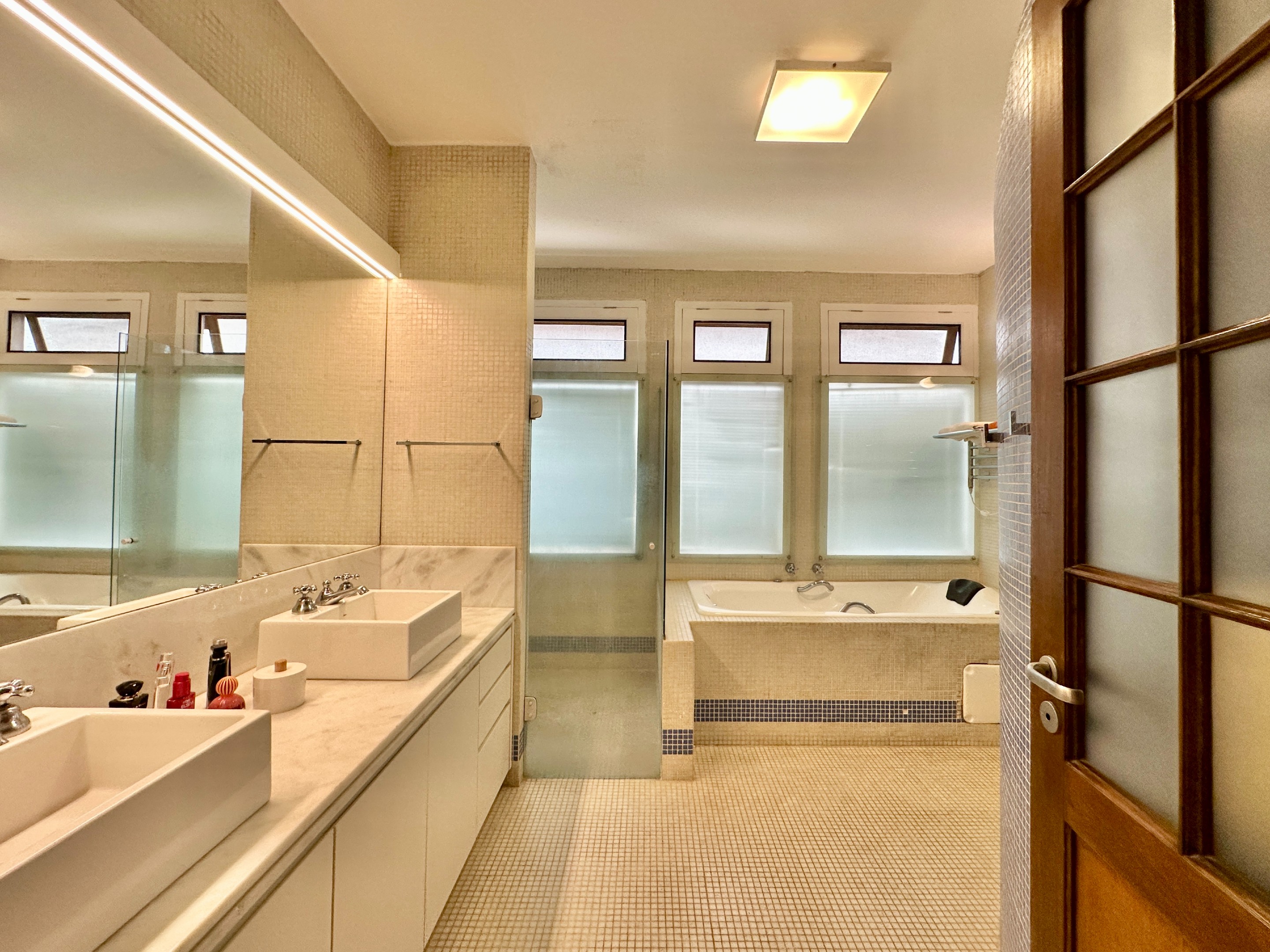 Casa linda de Arquiteto com 4 suítes na Granja Viana, foto 37 de 55