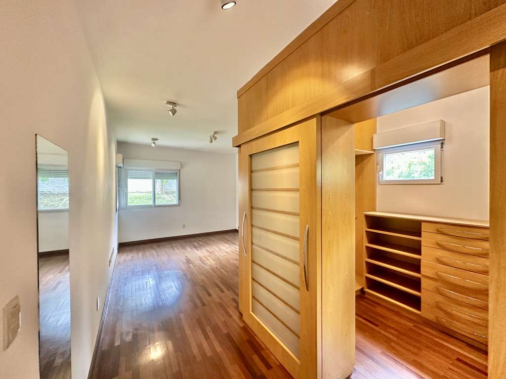 Casa moderna com 4 suítes na Granja Viana, foto 21 de 55