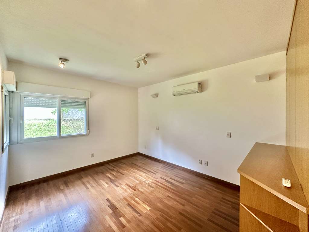 Casa moderna com 4 suítes na Granja Viana, foto 23 de 55