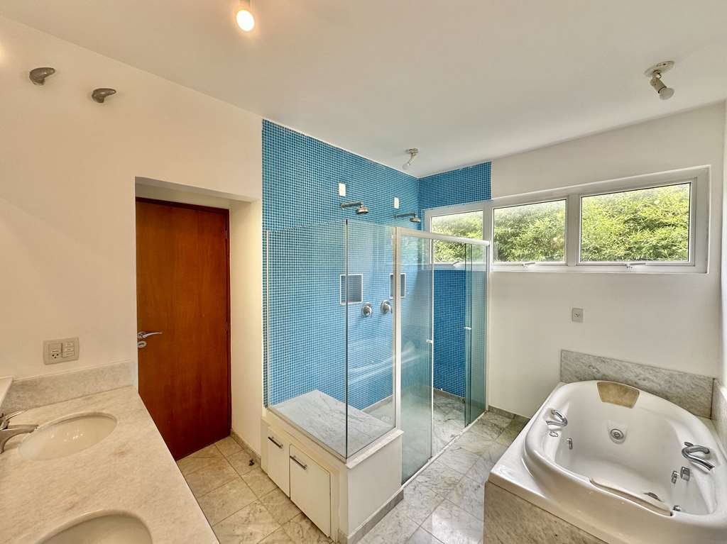 Casa moderna com 4 suítes na Granja Viana, foto 28 de 55