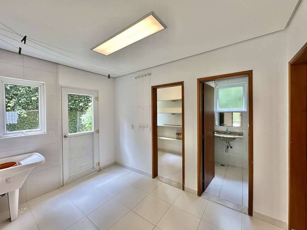 Casa moderna com 4 suítes na Granja Viana, foto 44 de 55