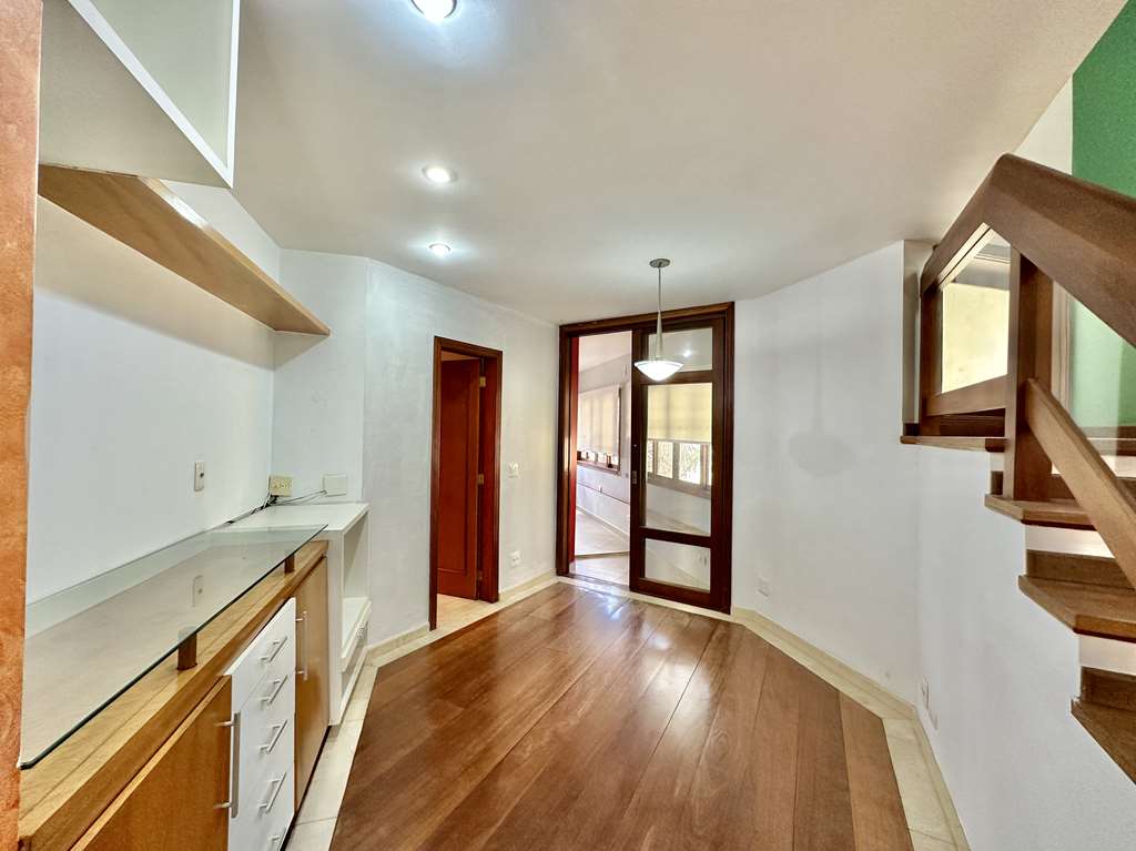 Casa Impecável com 4 dormitórios / 2 suítes na Granja Viana, foto 6 de 55