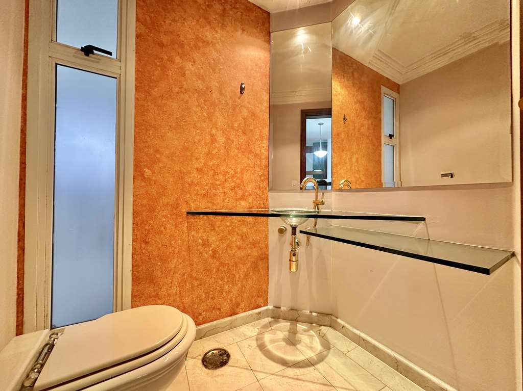 Casa Impecável com 4 dormitórios / 2 suítes na Granja Viana, foto 9 de 55
