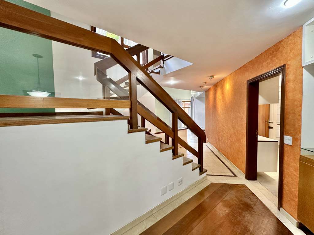 Casa Impecável com 4 dormitórios / 2 suítes na Granja Viana, foto 18 de 55
