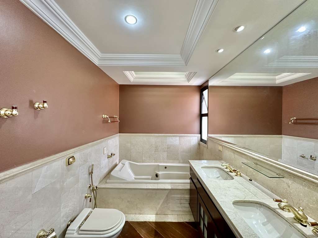 Casa Impecável com 4 dormitórios / 2 suítes na Granja Viana, foto 32 de 55