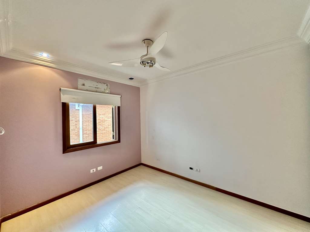 Casa Impecável com 4 dormitórios / 2 suítes na Granja Viana, foto 35 de 55