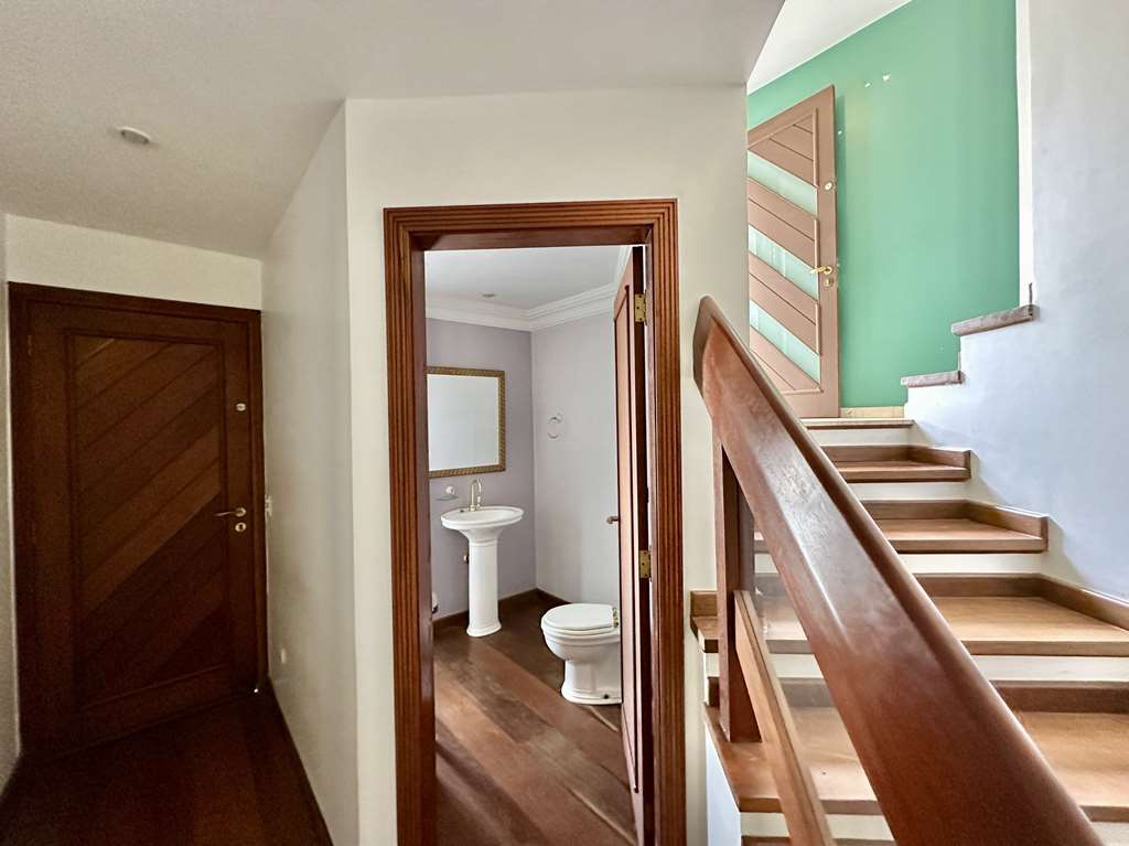 Casa Impecável com 4 dormitórios / 2 suítes na Granja Viana, foto 44 de 55