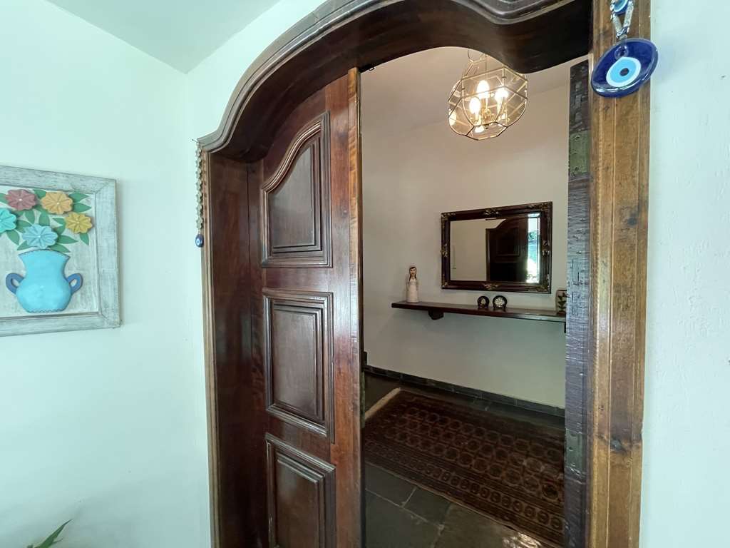 Linda Casa com 4 dormitórios / 2 suíte na Granja Viana, foto 5 de 55
