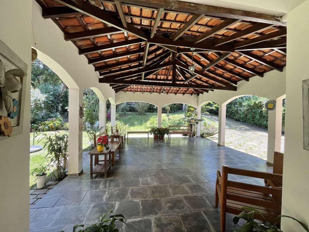 Linda Casa com 4 dormitórios / 2 suíte na Granja Viana, foto 6 de 55