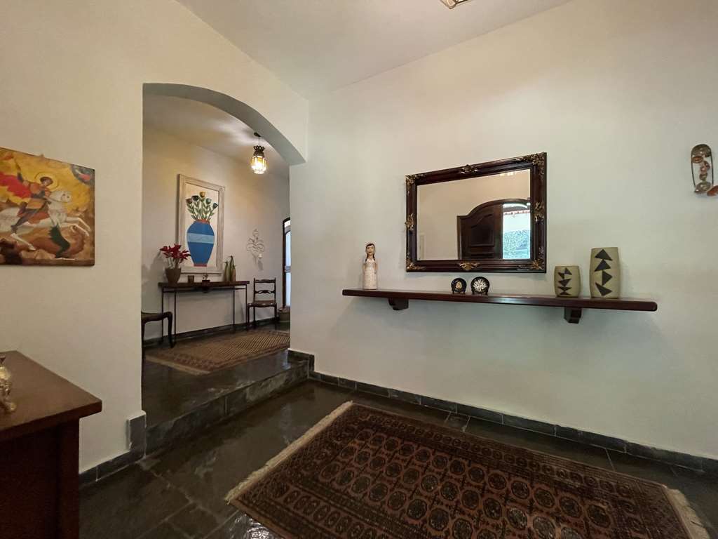 Linda Casa com 4 dormitórios / 2 suíte na Granja Viana, foto 9 de 55