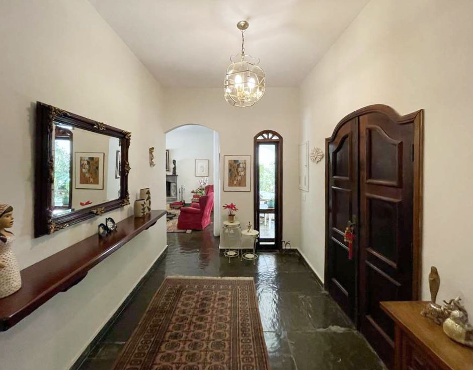 Linda Casa com 4 dormitórios / 2 suíte na Granja Viana, foto 11 de 55