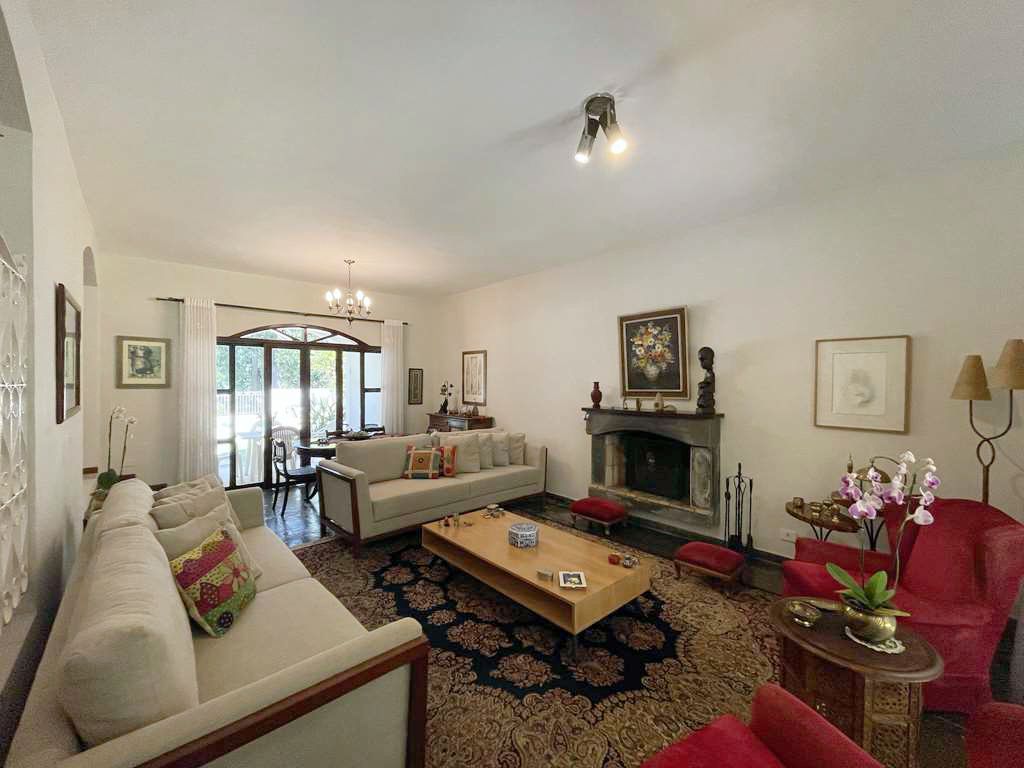 Linda Casa com 4 dormitórios / 2 suíte na Granja Viana, foto 13 de 55