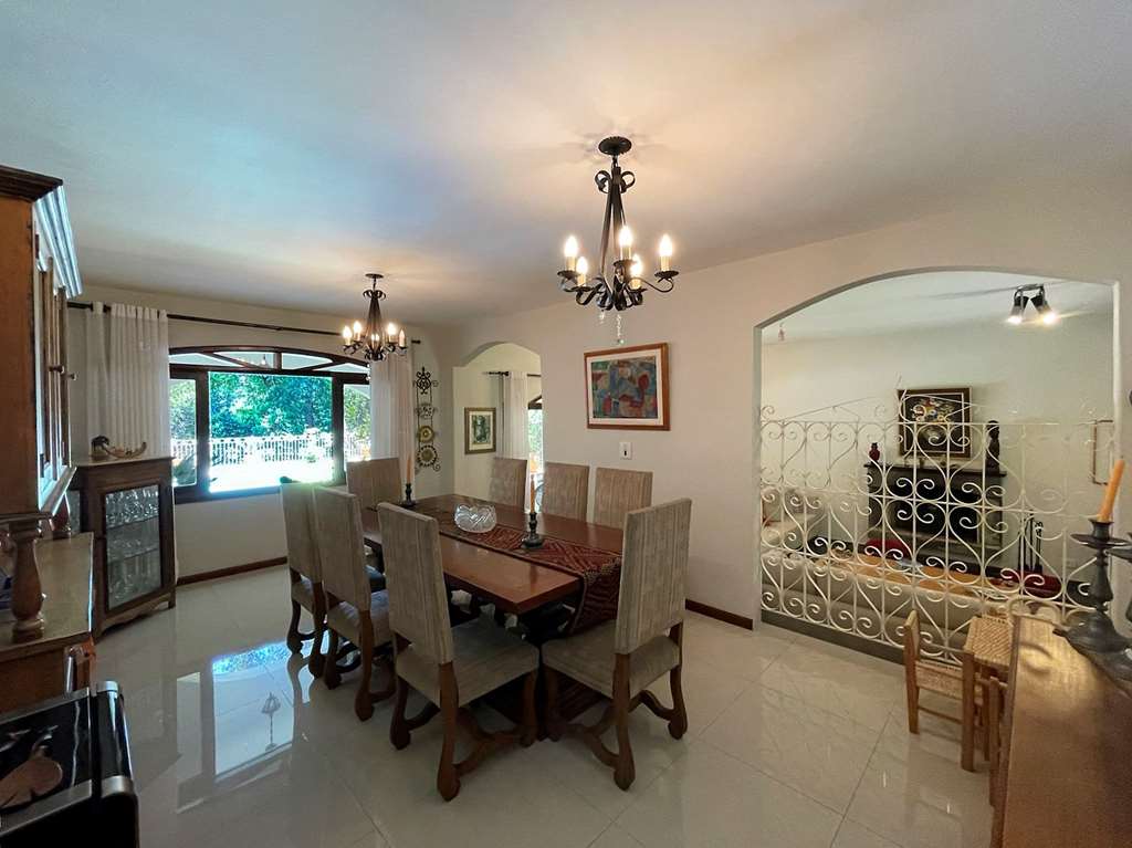 Linda Casa com 4 dormitórios / 2 suíte na Granja Viana, foto 14 de 55