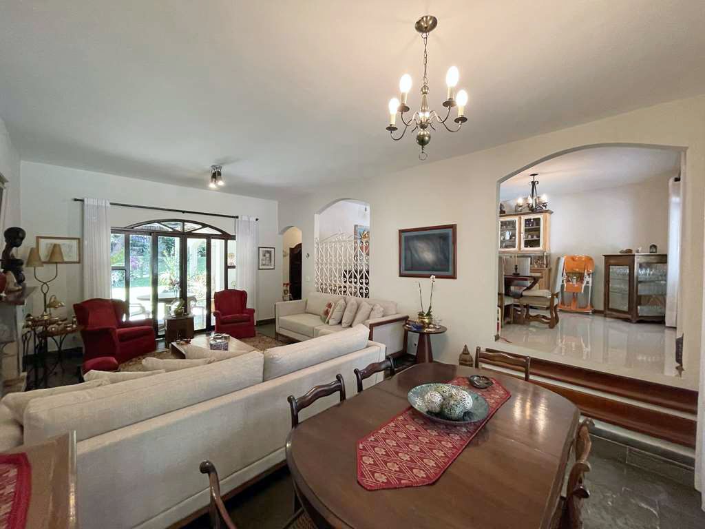 Linda Casa com 4 dormitórios / 2 suíte na Granja Viana, foto 16 de 55