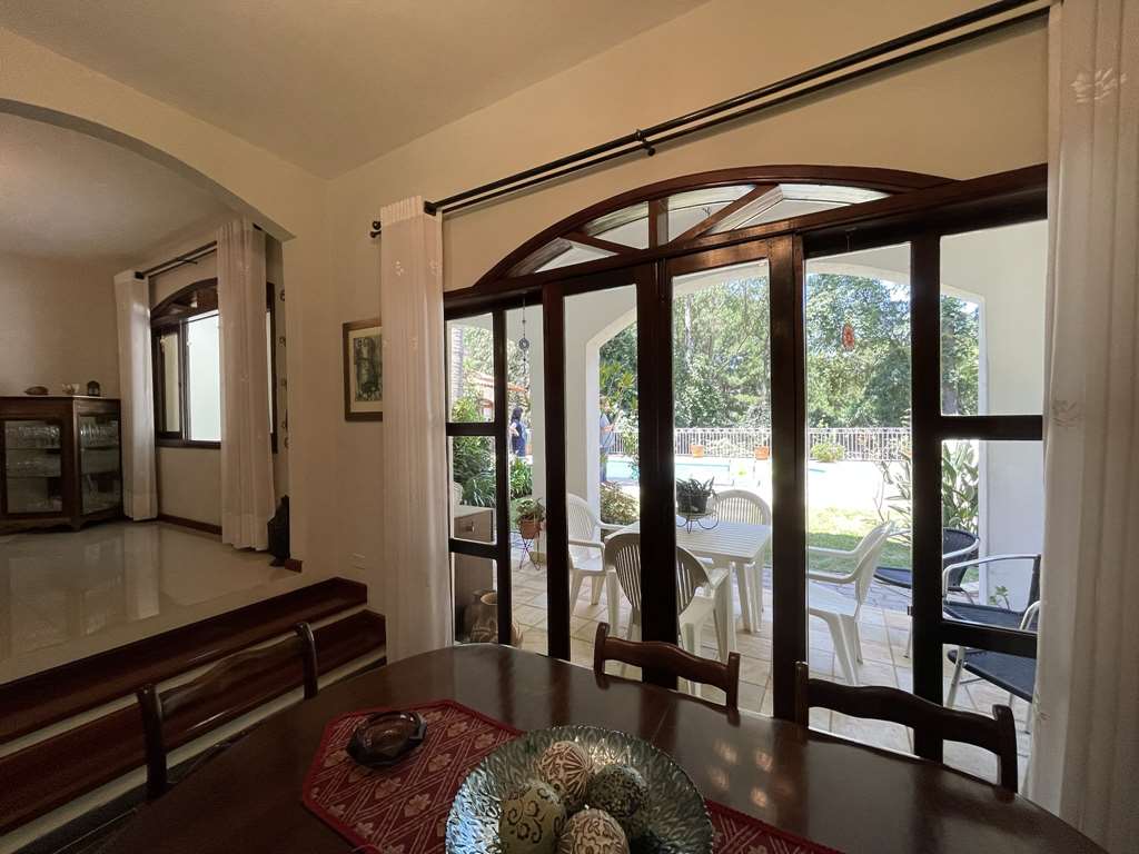 Linda Casa com 4 dormitórios / 2 suíte na Granja Viana, foto 17 de 55