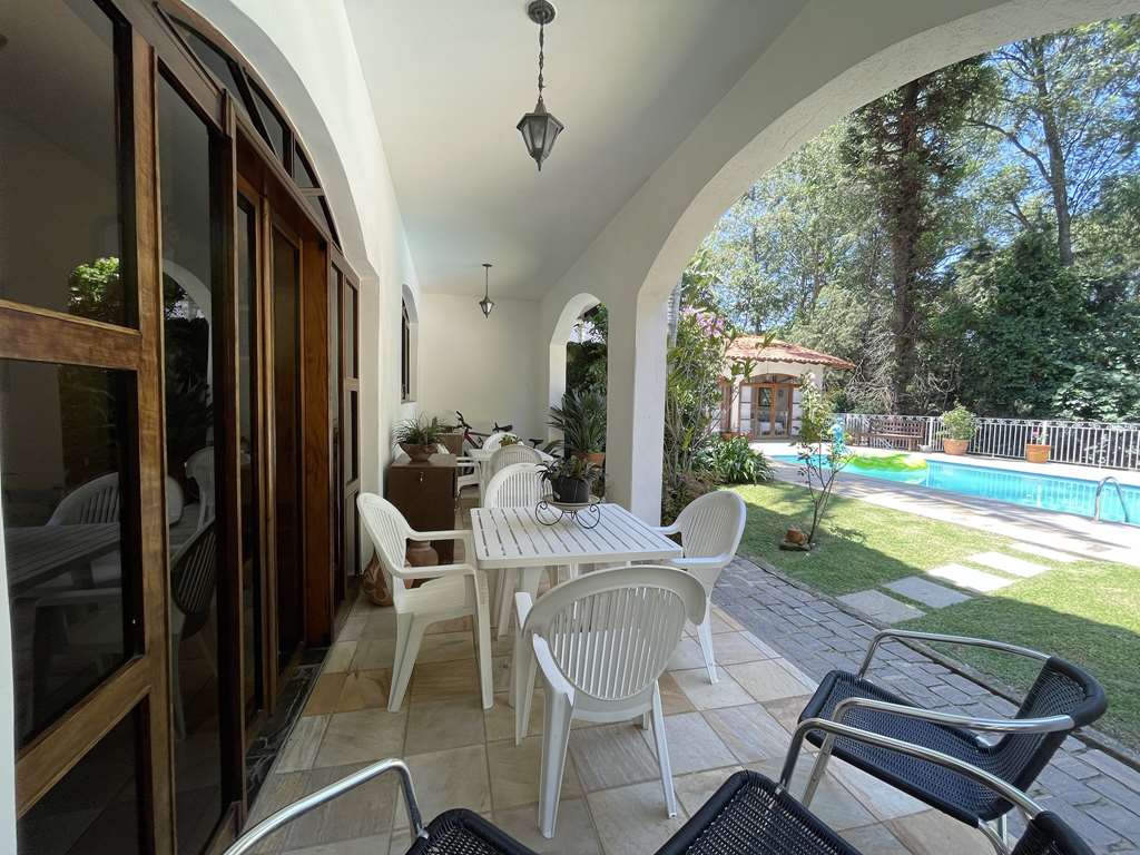 Linda Casa com 4 dormitórios / 2 suíte na Granja Viana, foto 19 de 55