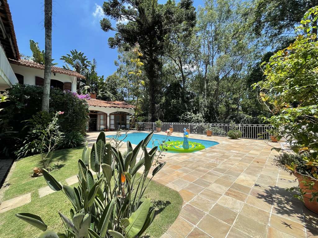 Linda Casa com 4 dormitórios / 2 suíte na Granja Viana, foto 20 de 55