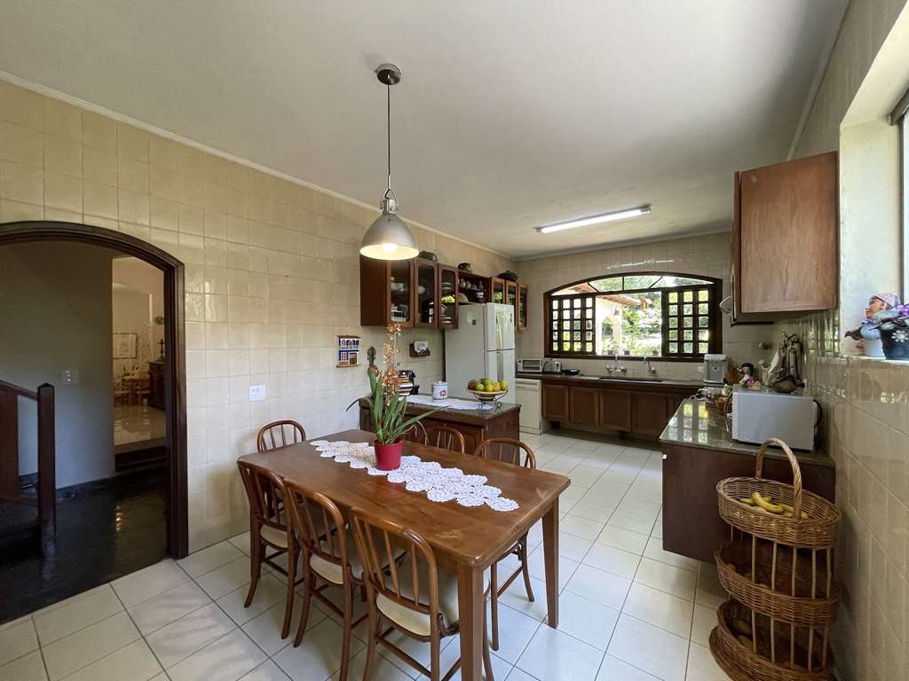 Linda Casa com 4 dormitórios / 2 suíte na Granja Viana, foto 21 de 55