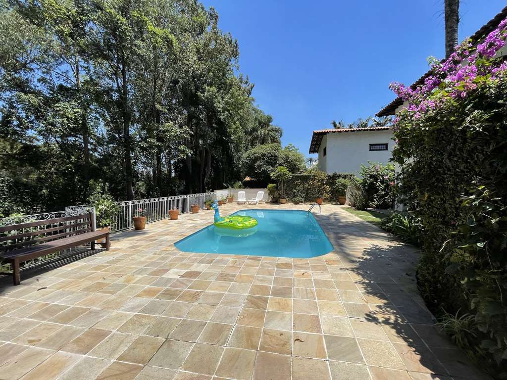Linda Casa com 4 dormitórios / 2 suíte na Granja Viana, foto 22 de 55