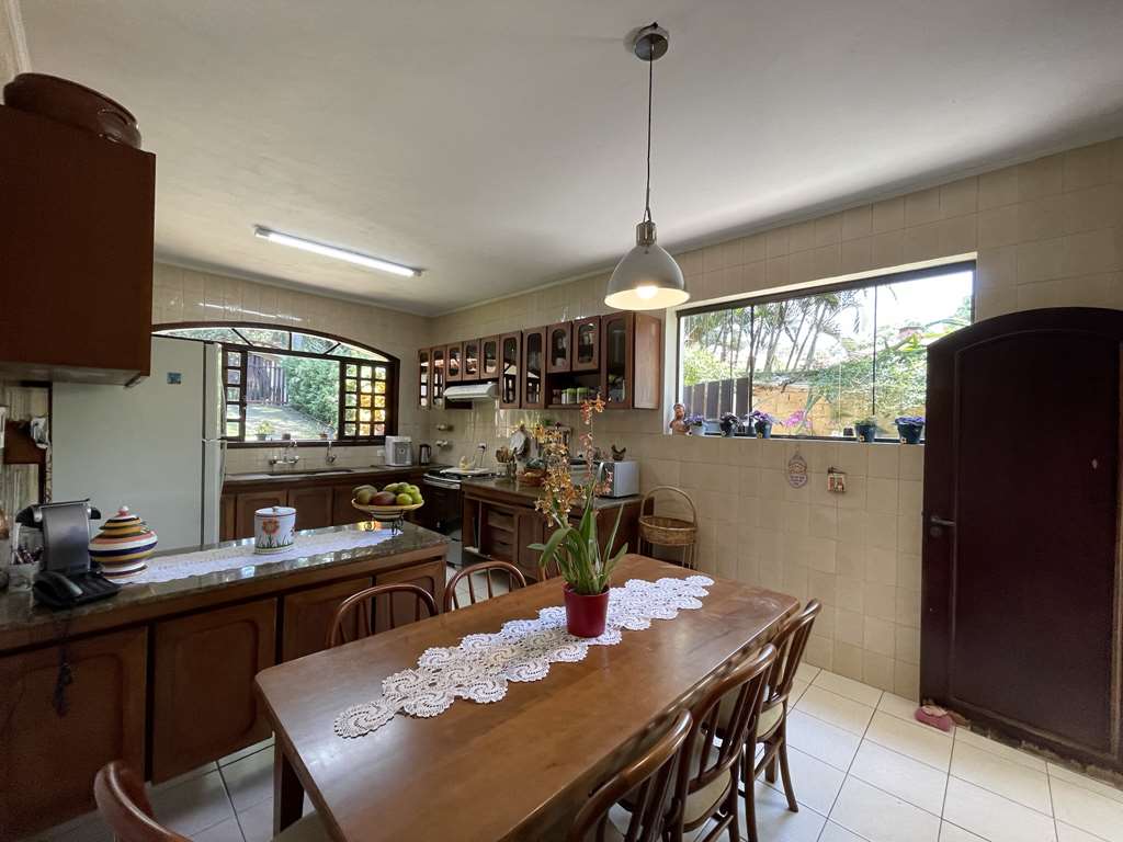 Linda Casa com 4 dormitórios / 2 suíte na Granja Viana, foto 23 de 55