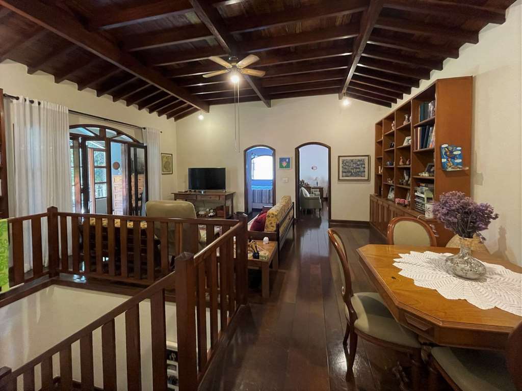Linda Casa com 4 dormitórios / 2 suíte na Granja Viana, foto 25 de 55