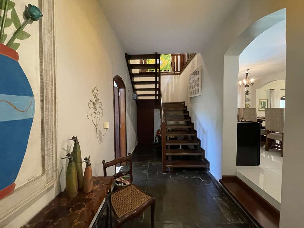 Linda Casa com 4 dormitórios / 2 suíte na Granja Viana, foto 26 de 55