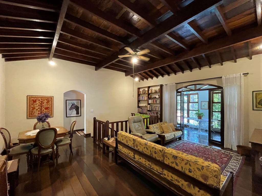 Linda Casa com 4 dormitórios / 2 suíte na Granja Viana, foto 27 de 55