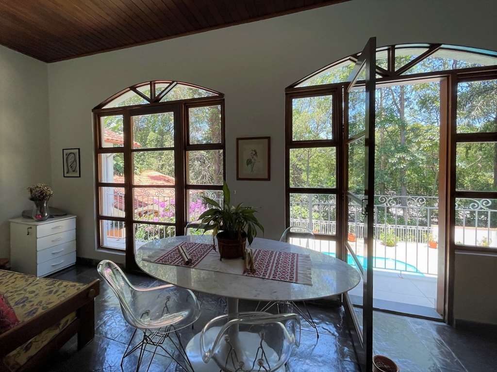 Linda Casa com 4 dormitórios / 2 suíte na Granja Viana, foto 28 de 55