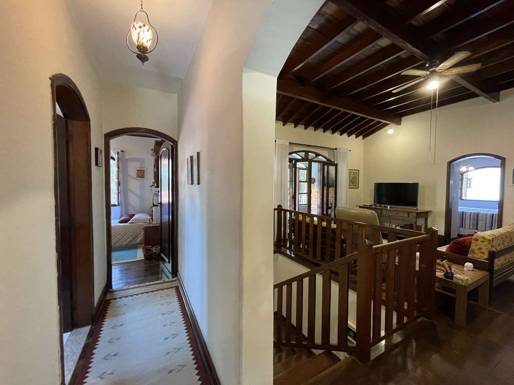 Linda Casa com 4 dormitórios / 2 suíte na Granja Viana, foto 29 de 55
