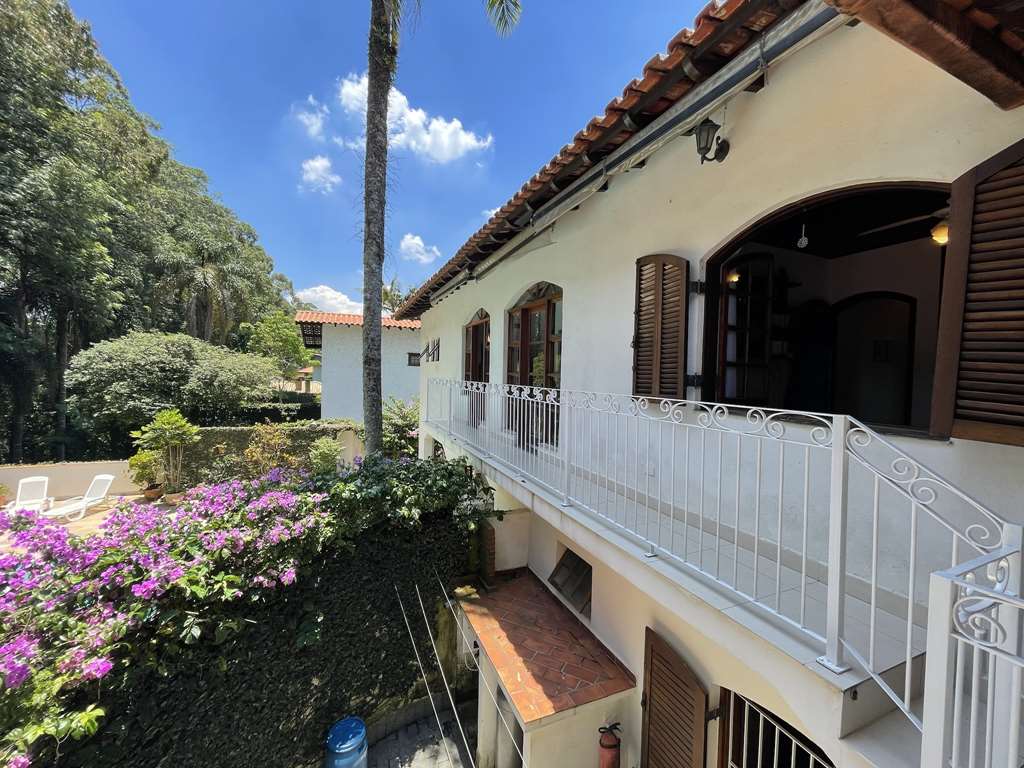 Linda Casa com 4 dormitórios / 2 suíte na Granja Viana, foto 30 de 55