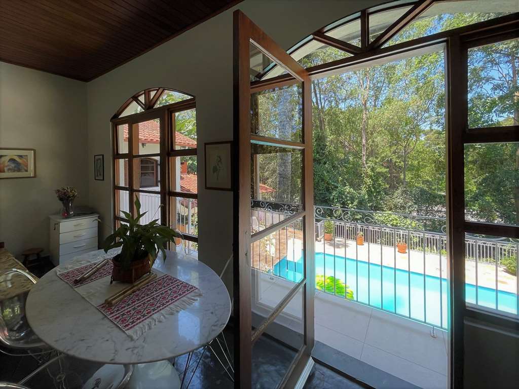 Linda Casa com 4 dormitórios / 2 suíte na Granja Viana, foto 31 de 55