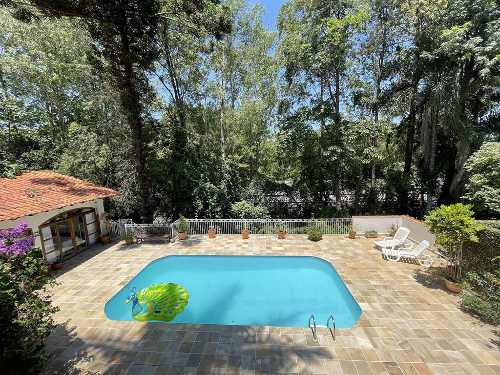 Linda Casa com 4 dormitórios / 2 suíte na Granja Viana, foto 32 de 55