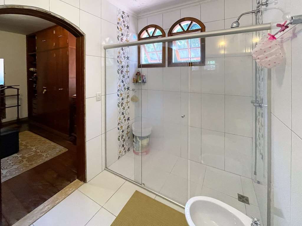 Linda Casa com 4 dormitórios / 2 suíte na Granja Viana, foto 33 de 55